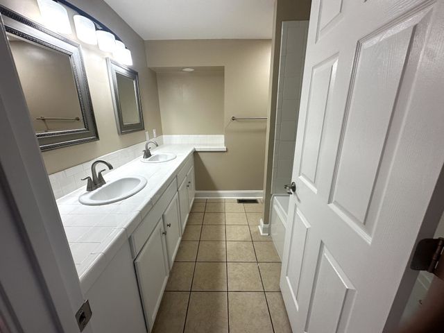 2309 S Walnut St, Hopkinsville, KY 42240