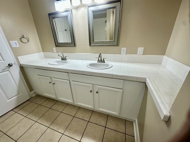 2309 S Walnut St, Hopkinsville, KY 42240