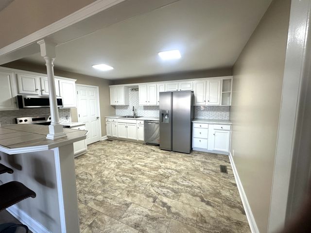 2309 S Walnut St, Hopkinsville, KY 42240