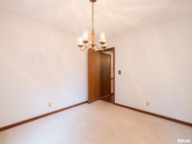 15 OLYMPIA FIELDS Drive, Pekin, IL 61554