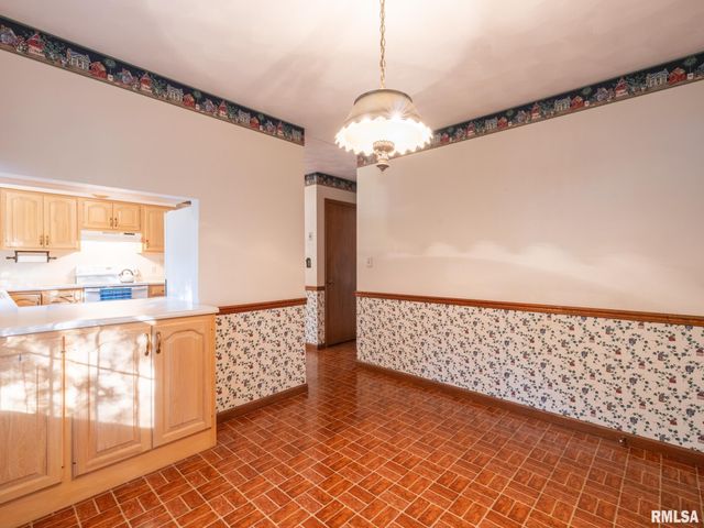 15 OLYMPIA FIELDS Drive, Pekin, IL 61554