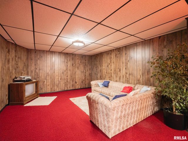 15 OLYMPIA FIELDS Drive, Pekin, IL 61554