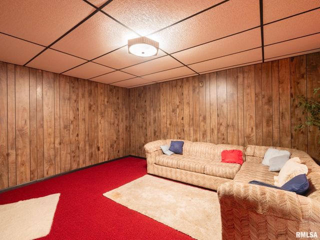 15 OLYMPIA FIELDS Drive, Pekin, IL 61554