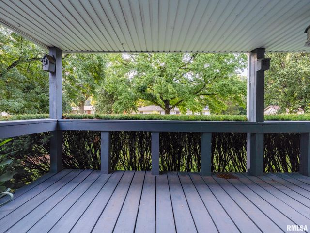 15 OLYMPIA FIELDS Drive, Pekin, IL 61554