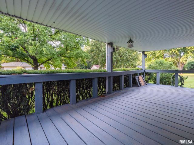 15 OLYMPIA FIELDS Drive, Pekin, IL 61554