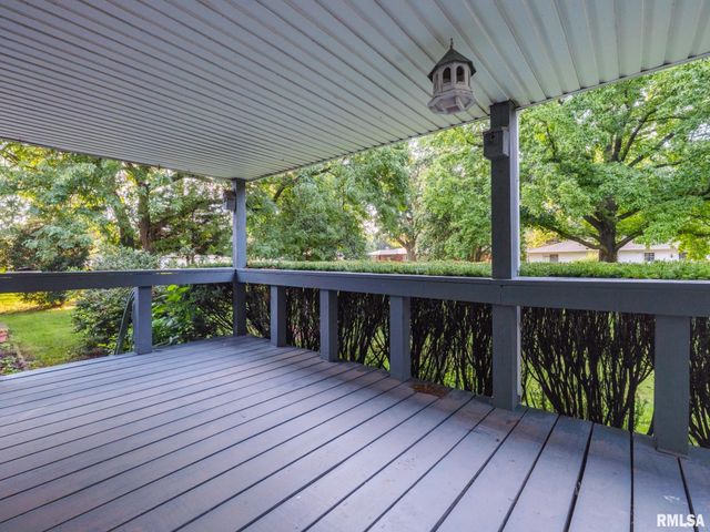 15 OLYMPIA FIELDS Drive, Pekin, IL 61554