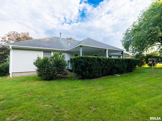 15 OLYMPIA FIELDS Drive, Pekin, IL 61554