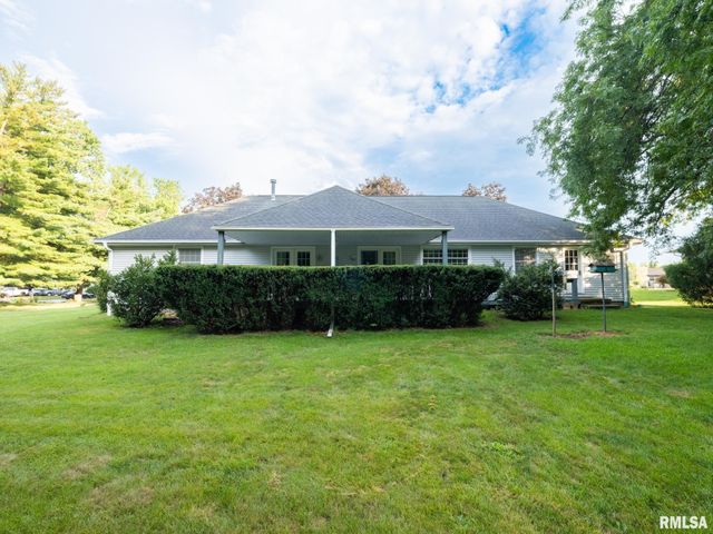 15 OLYMPIA FIELDS Drive, Pekin, IL 61554