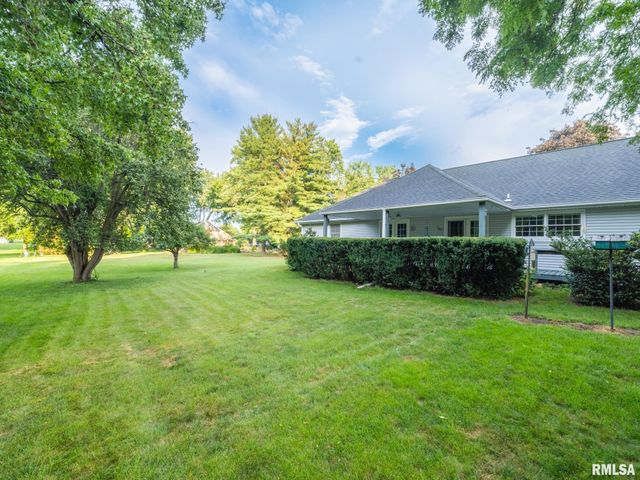 15 OLYMPIA FIELDS Drive, Pekin, IL 61554
