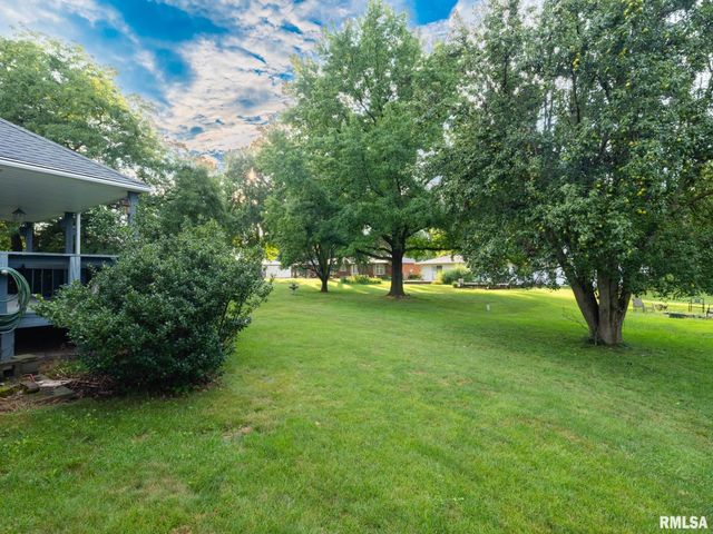 15 OLYMPIA FIELDS Drive, Pekin, IL 61554