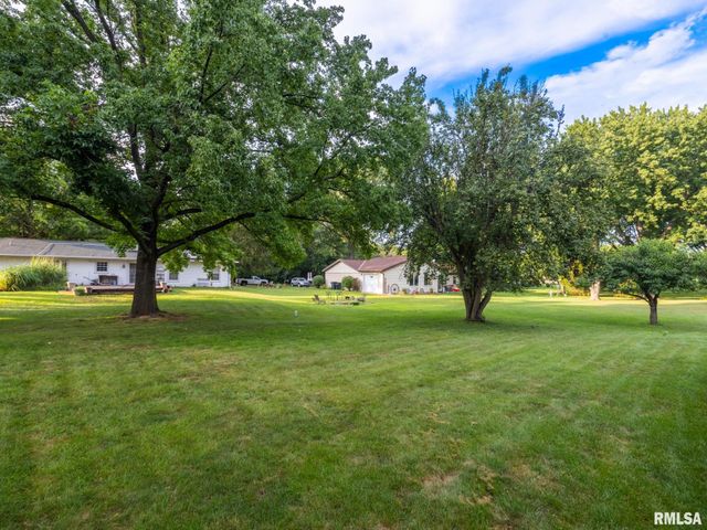 15 OLYMPIA FIELDS Drive, Pekin, IL 61554