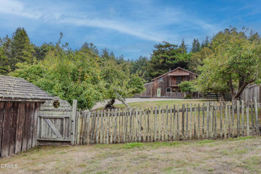 31600 Little Valley Road, Fort Bragg, CA 95437
