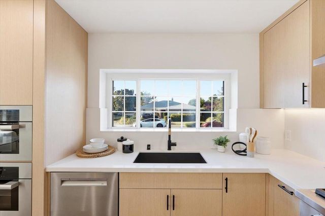 950 Dennis Avenue, Sunnyvale, CA 94086
