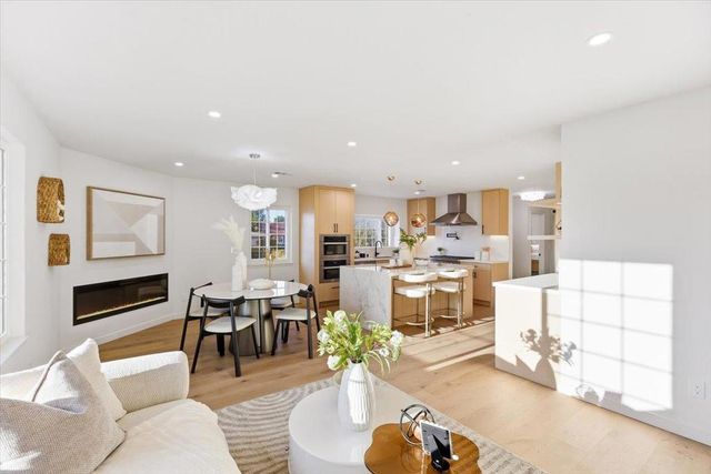 950 Dennis Avenue, Sunnyvale, CA 94086
