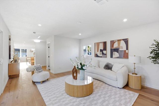 950 Dennis Avenue, Sunnyvale, CA 94086
