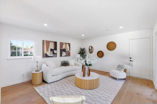 950 Dennis Avenue, Sunnyvale, CA 94086