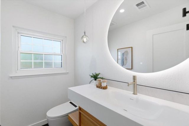 950 Dennis Avenue, Sunnyvale, CA 94086
