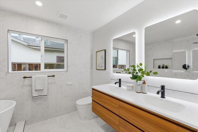 950 Dennis Avenue, Sunnyvale, CA 94086