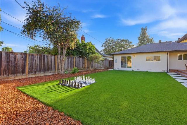 950 Dennis Avenue, Sunnyvale, CA 94086