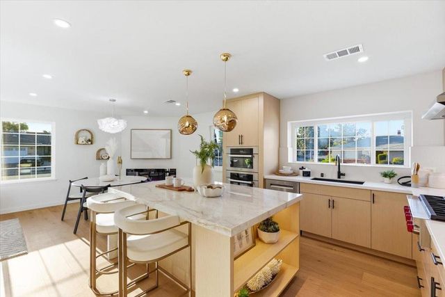 950 Dennis Avenue, Sunnyvale, CA 94086