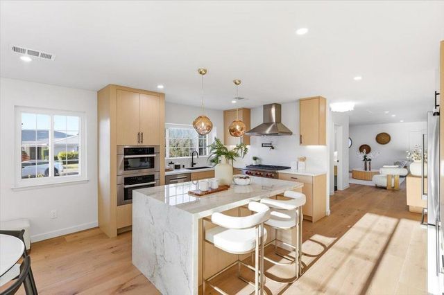 950 Dennis Avenue, Sunnyvale, CA 94086