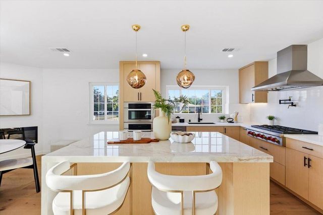 950 Dennis Avenue, Sunnyvale, CA 94086