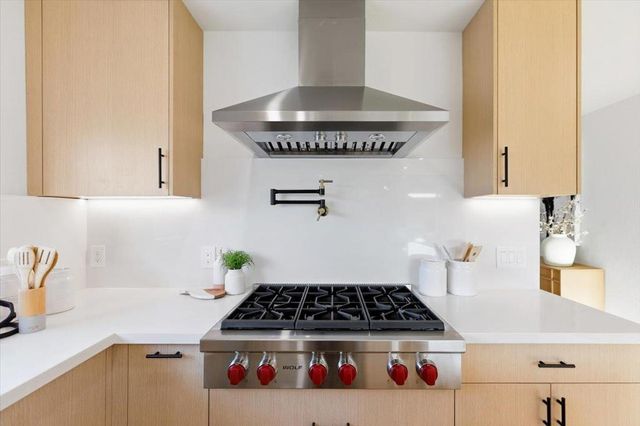950 Dennis Avenue, Sunnyvale, CA 94086