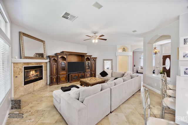 12712 Dove Creek Drive, Bakersfield, CA 93312