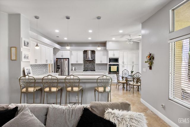 12712 Dove Creek Drive, Bakersfield, CA 93312