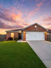 1155 S Kingfisher Lane, Fayetteville, AR 72701