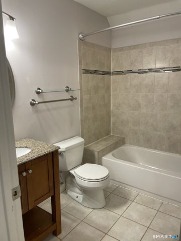 3 Rivermead 3, Avon, CT 06001