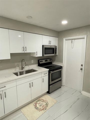 721 SW 8th Street, Pompano Beach, FL 33060