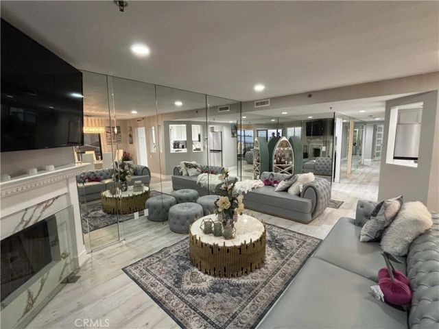 1230 E Ocean 103, Long Beach, CA 90802