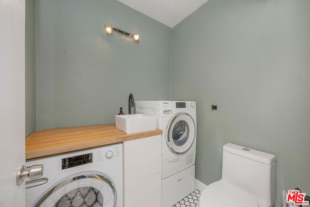 15540 Sherman Way 14, Van Nuys, CA 91406