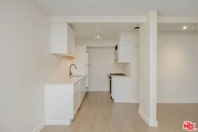 15540 Sherman Way 14, Van Nuys, CA 91406