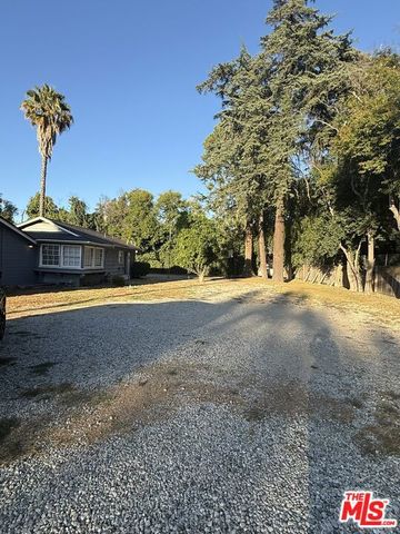 14151 Chandler Boulevard, Los Angeles, CA 91401