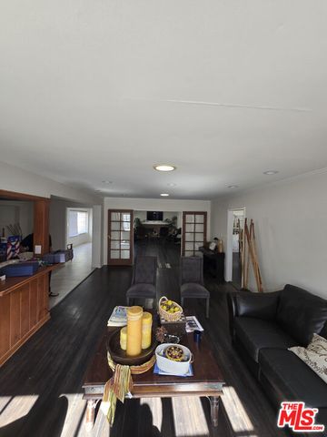 14151 Chandler Boulevard, Los Angeles, CA 91401