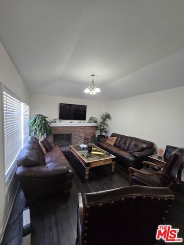 14151 Chandler Boulevard, Los Angeles, CA 91401