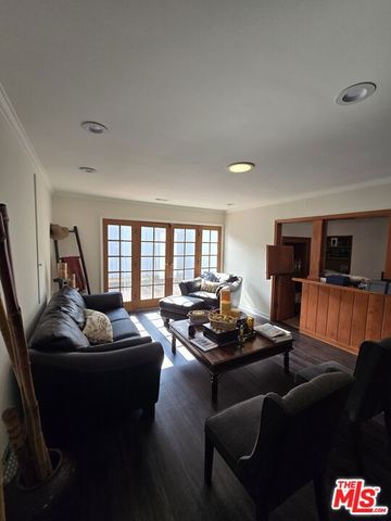 14151 Chandler Boulevard, Los Angeles, CA 91401