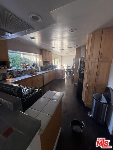 14151 Chandler Boulevard, Los Angeles, CA 91401