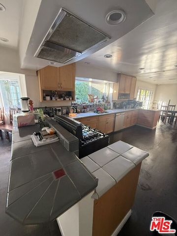14151 Chandler Boulevard, Los Angeles, CA 91401