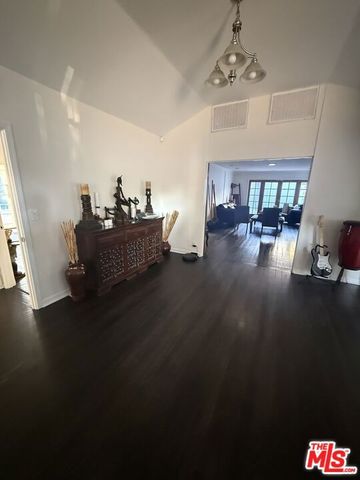 14151 Chandler Boulevard, Los Angeles, CA 91401