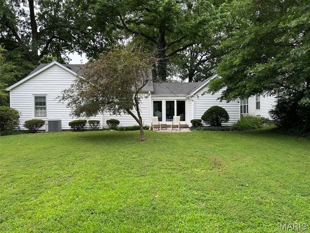 13 Cambridge Drive, Belleville, IL 62226
