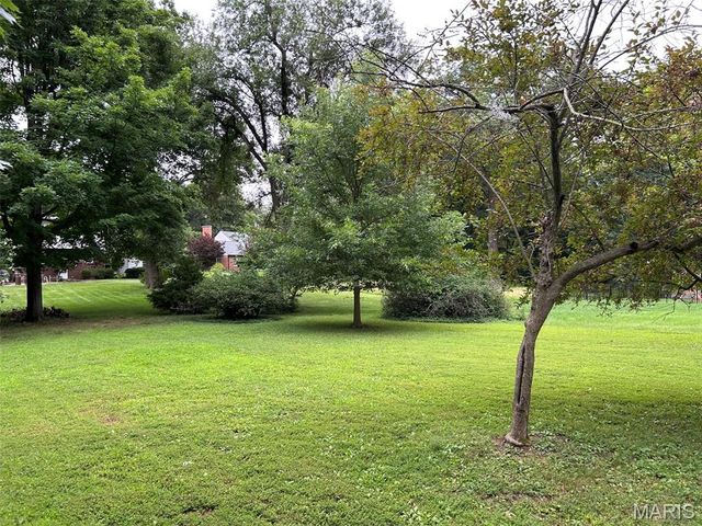 13 Cambridge Drive, Belleville, IL 62226