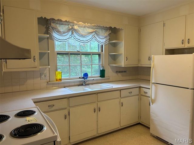 13 Cambridge Drive, Belleville, IL 62226