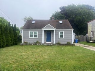 7 King Road, Middletown, RI 02842