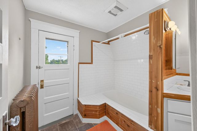 913 E 39th Street, Minneapolis, MN 55407