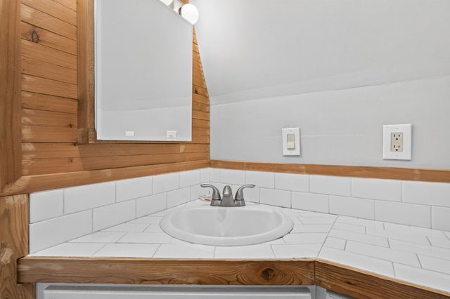 913 E 39th Street, Minneapolis, MN 55407