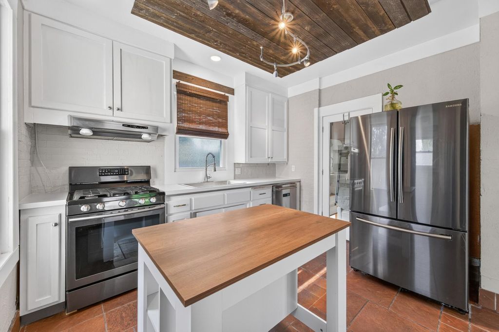 913 E 39th Street, Minneapolis, MN 55407