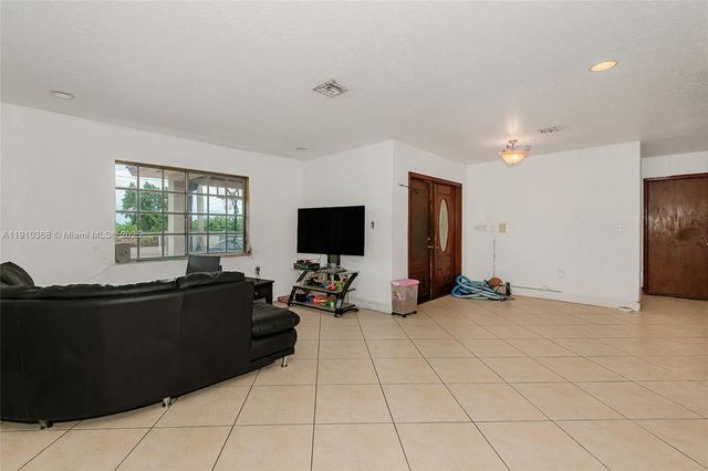 18890 SW 184th St, Miami, FL 33187